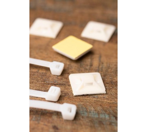 Площадка самоклеющаяся 30х30мм (упак 100 шт) EKF PROxima  plc-30x30  EKF