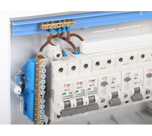 Клеммы силовые вводные КВМ  NO-224-147 для модульного оборудования 4-25 мм2 изогнутая боковое подключение PIN  Б0065589  ЭРА