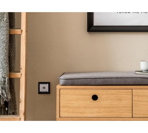 Valena Алюминий Розетка 2-ая USB  770270  Legrand