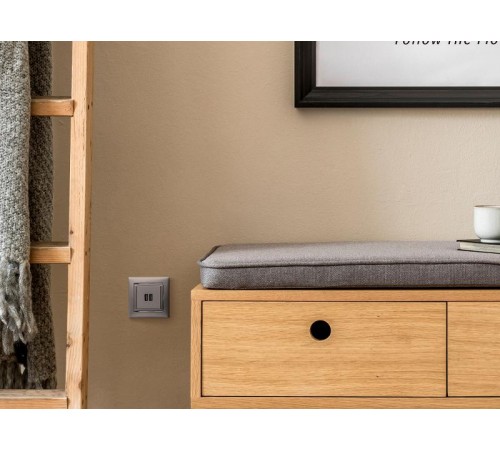 Valena Алюминий Розетка 2-ая USB  770270  Legrand