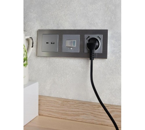 BRITE Рамка 3-ая РУ-3-1-БрА металл алюминий  BR-M32-M-K47  IEK