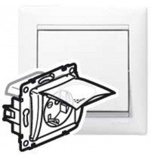 Механизм Valena 695641 (774220) розетки "евр" с крышкой и шторками IP44 с/п белый (Legrand)