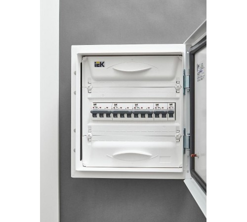 Выключатель автоматический трехполюсный M06N 3P C 6А 6кА ARMAT  AR-M06N-3-C006  IEK