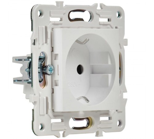 SKANDY Розетка с заземлением с защитными шторками 16А SK-R04W арктический белый  SK-R14-16-K01  IEK