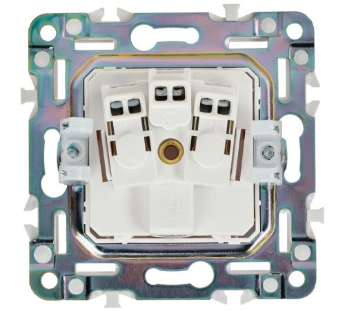 SKANDY Розетка с заземлением с защитными шторками 16А б/к SK-R06W арктический белый  SK-R14-16-1-K01  IEK