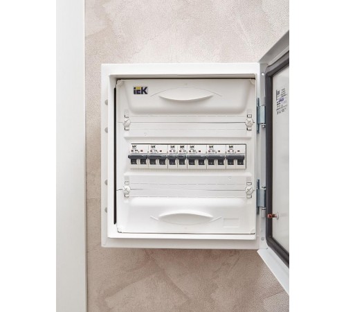 Выключатель автоматический однополюсный M06N 1P C 25А 6кА ARMAT  AR-M06N-1-C025  IEK