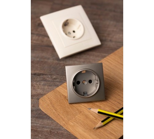 Валенсия лицевая панель розетки 1-местной с/з 16А кашемир с защ. штор. EKF PROxima   ESR16-L-028-40   EKF