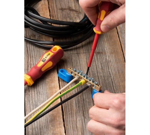 Шина "0" 63.08 (2 изолятора стойка) латунь EKF PROxima  sn0-63-08-2  EKF