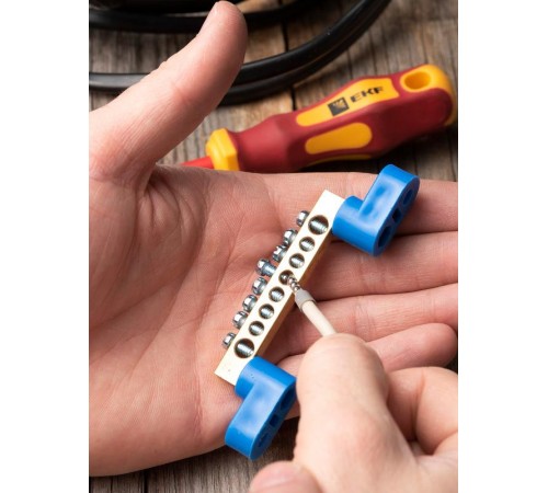 Шина "0" 63.08 (2 изолятора стойка) латунь EKF PROxima  sn0-63-08-2  EKF