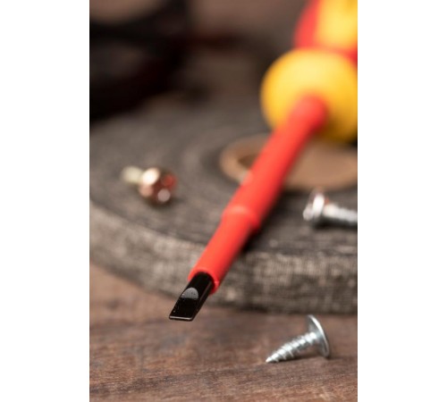 Отвертка Expert SL5.5x125 мм 1000В EKF PROximasl-5.5-125-exp-inEKF