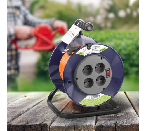 Удлинитель силовой ЭРА RPx-4s-2x0.75-20m на п. катушке б/з 4 гн 20м ПВС 2х0.75  Б0046841  ЭРА