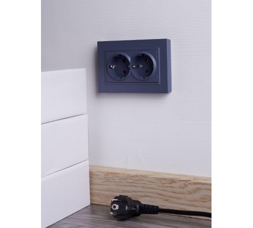 BRITE Розетка 2-ая с заземлением со шторками 16А в сборе РСш12-3-БрМ маренго  BR-R24-16-K35-F  IEK