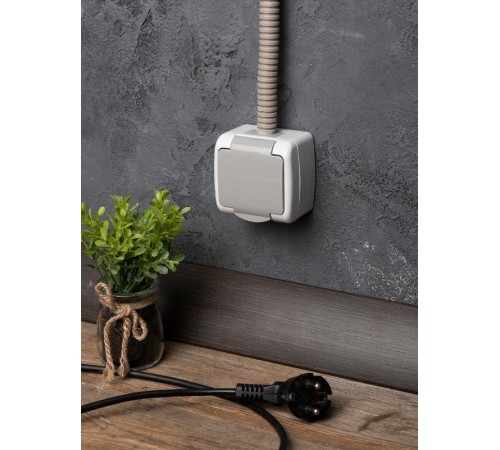 Мурманск Розетка 1-местная 16А с заземлением с крышкой IP54 серый с защитными  шторками EKF  EFR16-029-30-54  EKF