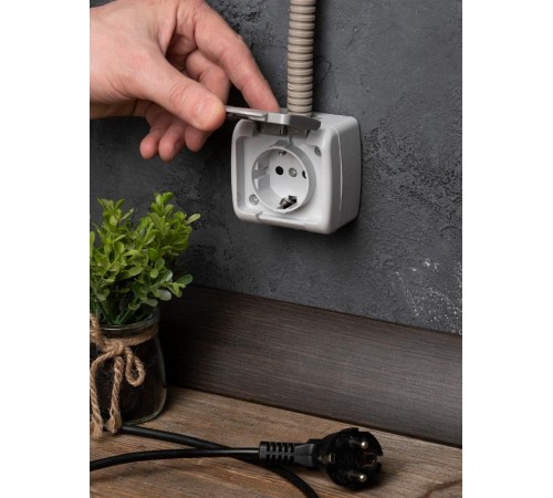 Мурманск Розетка 1-местная 16А с заземлением с крышкой IP54 серый с защитными  шторками EKF  EFR16-029-30-54  EKF