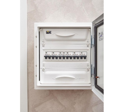 Выключатель автоматический однополюсный M10N 1P C 16А 10кА ARMAT  AR-M10N-1-C016  IEK