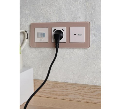 BRITE Рамка 3-ая РУ-3-2-Бр стекло дымчатый RE  BR-M32-G-41-K97  IEK