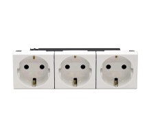 Тройная розетка 16А Viva белая  45003  DKC