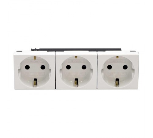 Тройная розетка 16А Viva белая  45003  DKC