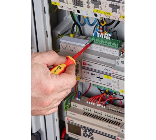 Отвертка Expert SL3x75 мм 1000В EKF PROximasl-3-75-exp-inEKF