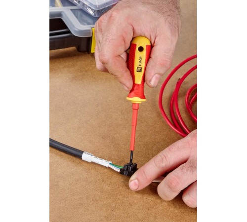 Отвертка Expert SL3x75 мм 1000В EKF PROximasl-3-75-exp-inEKF