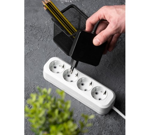 Удлинитель "Эксперт"  4 гнезда 5 метра 16А/3,5кВт с заземлением ПВС 3х1 EKF PROxima  UBA16-310-4-05  EKF