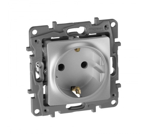 Etika Алюминий Розетка с заземлением, винтовые клеммы, 16А, 250 В  672421  Legrand