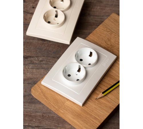 Валенсия лицевая панель розетки 2-местной с/з 16А жемчуг с защ. штор. EKF PROxima   ESR16-L-128-50   EKF