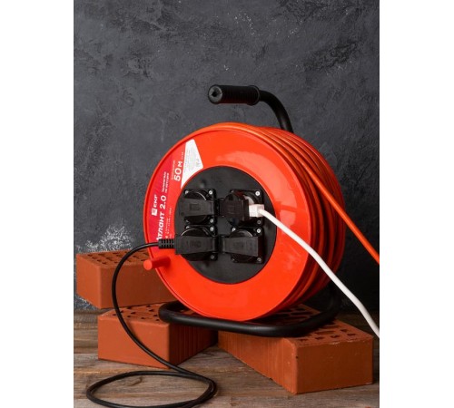 Удлинитель на катушке "Атлант 2.0" 4 гнезда 50м с заземлением КГ 3*1,5 16А/3,5кВт IP44 PROxima  UKA02-16-315R-4-50-IP44  EKF