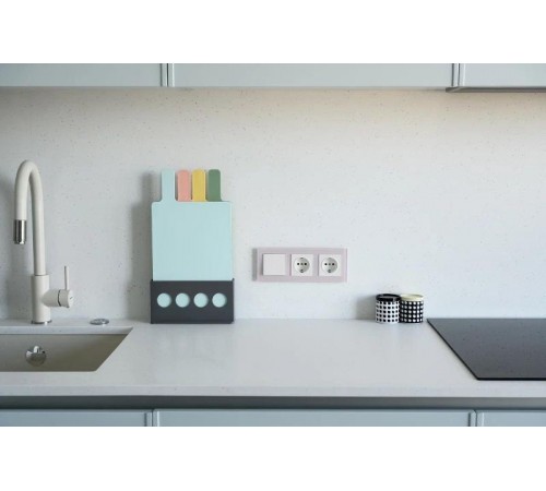 BRITE Рамка 3-ая РУ-3-2-Бр стекло розовый матовый  BR-M32-G-31-K14  IEK