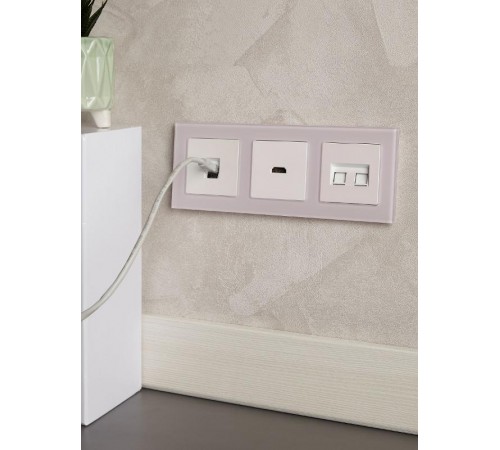 BRITE Рамка 3-ая РУ-3-2-Бр стекло розовый матовый  BR-M32-G-31-K14  IEK