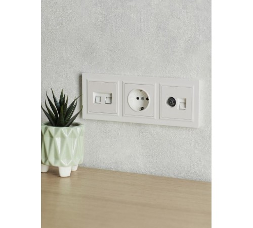 BRITE Рамка 3-ая РУ-3-БрЖ жемчуг  BR-M32-K36  IEK