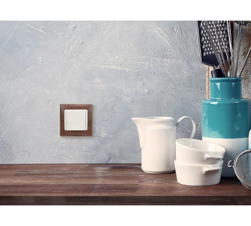 Valena Сл. кость Розетка 1-ая с/з с крышкой защ. шторки IP21  774322  Legrand