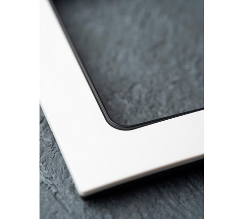 Стокгольм Рамка 1-местная белая с линией цвета черный PROxima  EXM-G-304-10  EKF