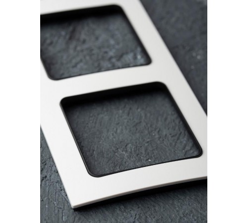 Стокгольм Рамка 4-местная белая с линией цвета черный PROxima  EZM-G-305-20  EKF