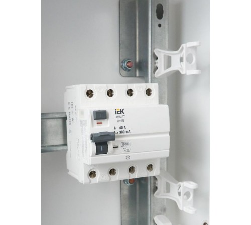 Выключатель дифференциальный (УЗО) R10N 4P 40А 300мА тип A ARMAT  AR-R10N-4-040A300  IEK