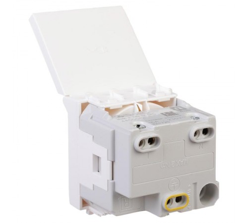 Розетка 2P+E, с з/ш, "Avanti" IP41, белая  4400012  DKC