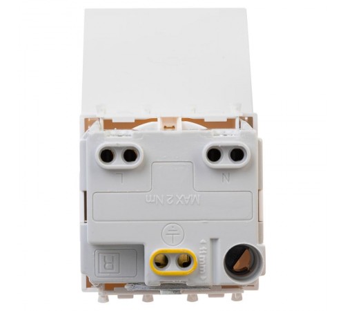 Розетка 2P+E, с з/ш, "Avanti" IP41, белая  4400012  DKC