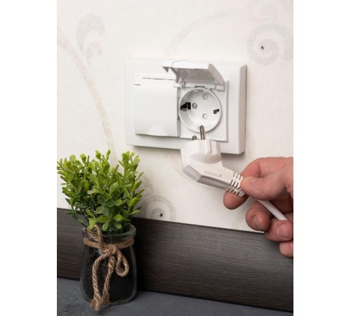 Минск Розетка 2-местная СП с/з с крышкой 16А белая с защ. штор. IP44  ERR16-129-200-44  EKF