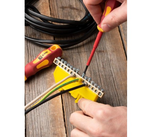 Шина "0" N (6х9мм) 14 отверстий латунь желтый изолятор на DIN-рейку EKF PROxima  sn0-63-14-dz  EKF