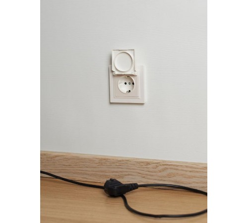 BRITE Розетка с заземлением со шторками с кр. 16А IP44 РСбш10-3-44-БрЖ жемчуг  BR-R16-16-44-K36  IEK