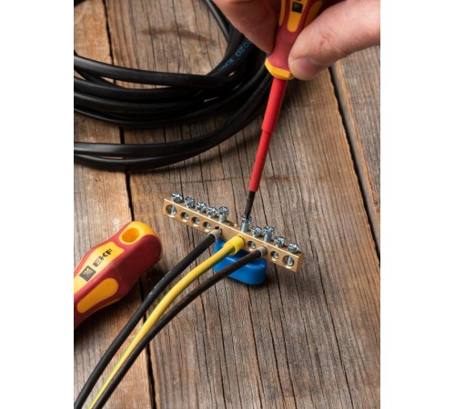 Шина "0" N (6х9мм) 10 отверстий латунь синий угловой изолятор EKF PROxima  sn0-63-10-1  EKF