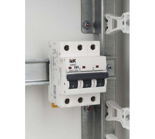 Выключатель автоматический трехполюсный M06N 3P C 63А 6кА ARMAT  AR-M06N-3-C063  IEK
