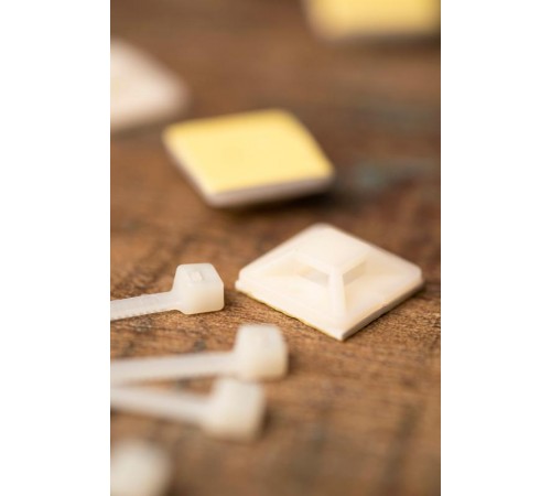 Площадка самоклеющаяся 20х20мм (упак 100 шт) EKF PROxima  plc-20x20  EKF