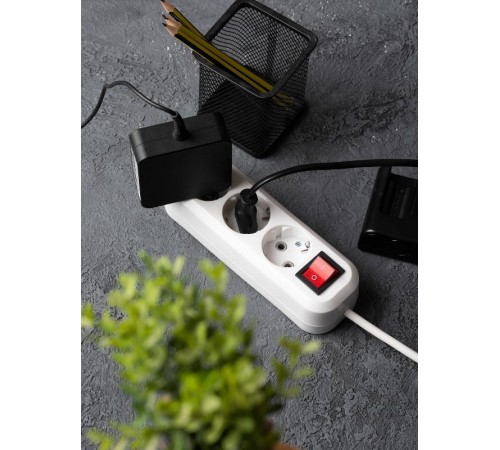 Удлинитель "Эксперт"  3 гнезда 2 метра 16А/3,5кВт с выключателем и заземлением ПВС 3х1 EKF PROxima  UBA16-310-3-02i  EKF