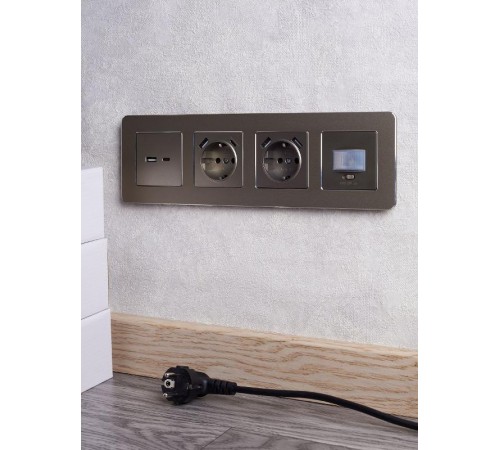 BRITE Розетка с заземлением со шторками 16А с USB A+C 18Вт РЮш11-1-БрШ шампань  BR-R14-16-U22-018-K37  IEK