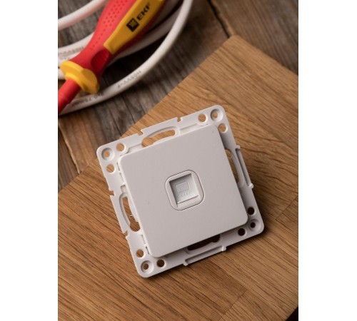 Стокгольм Механизм Розетки RJ-45 1-местной белый PROxima  EYK01-035-10  EKF