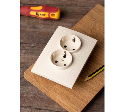 Валенсия розетка 2-местная с/з 16А кремовая с защ. штор. EKF PROxima   EWR16-128-20   EKF