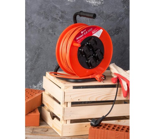 Удлинитель на катушке "Атлант 2.0" 4 гнезда 40м с заземлением ПВС 3*1,5 16А/3,5кВт IP44 PROxima  UKA02-16-315-4-40-IP44  EKF