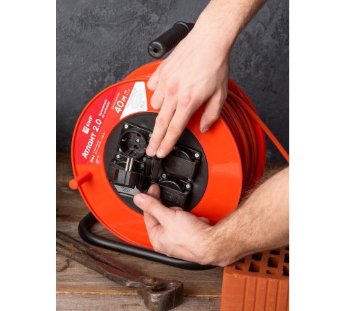 Удлинитель на катушке "Атлант 2.0" 4 гнезда 40м с заземлением ПВС 3*1,5 16А/3,5кВт IP44 PROxima  UKA02-16-315-4-40-IP44  EKF