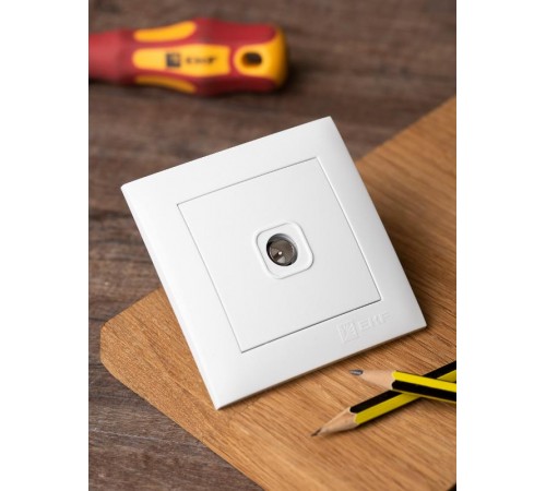 Валенсия розетка телевизионная 1-местная проходная 14дБ-240МГц белая EKF PROxima  EWA00-127-10  EKF